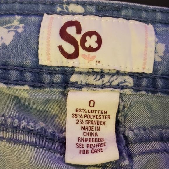 So cute rose skinny ankle Jean's size 0 - Picture 6 of 6